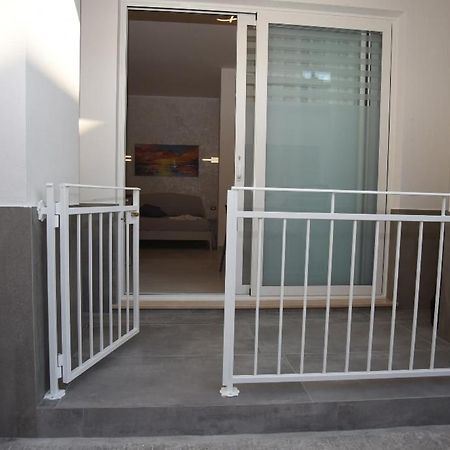 Angelo Bianco Appartment 3 切萨雷奥港 外观 照片